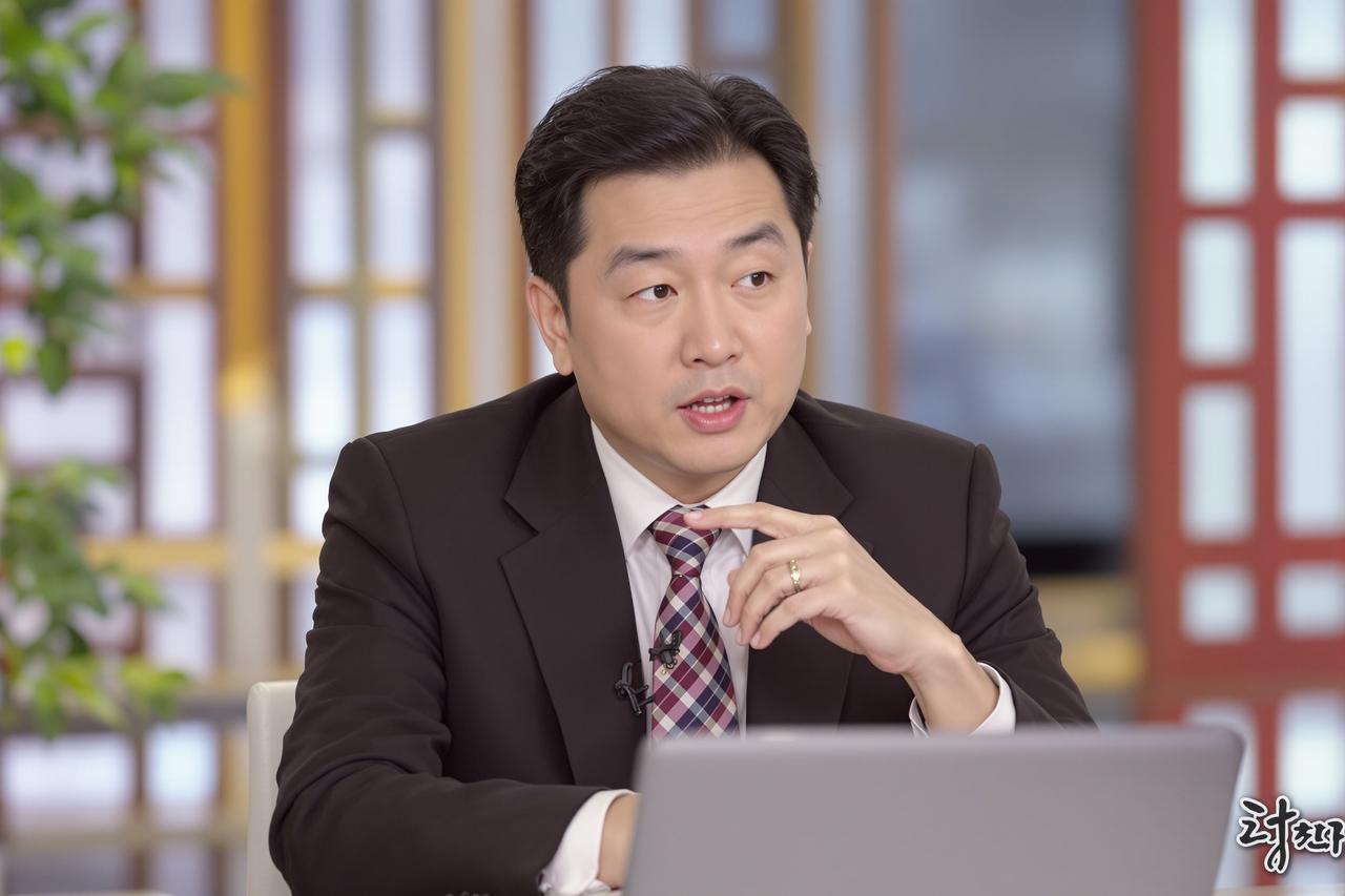 吃瓜网在线入口 - 某知名主持人被曝收受巨额礼品，内部人士提供详细账单